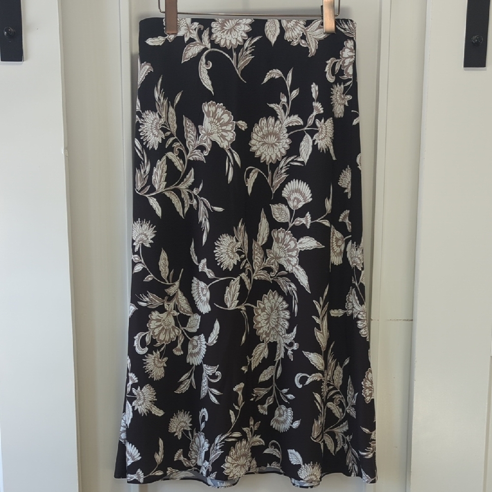 Ann Taylor Black White And Gray Floral Print A-Line Slip Skirt Size Medium